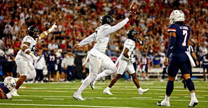 DJ Johnson celebrates a fumble recovery against the Arizona Wildcats.